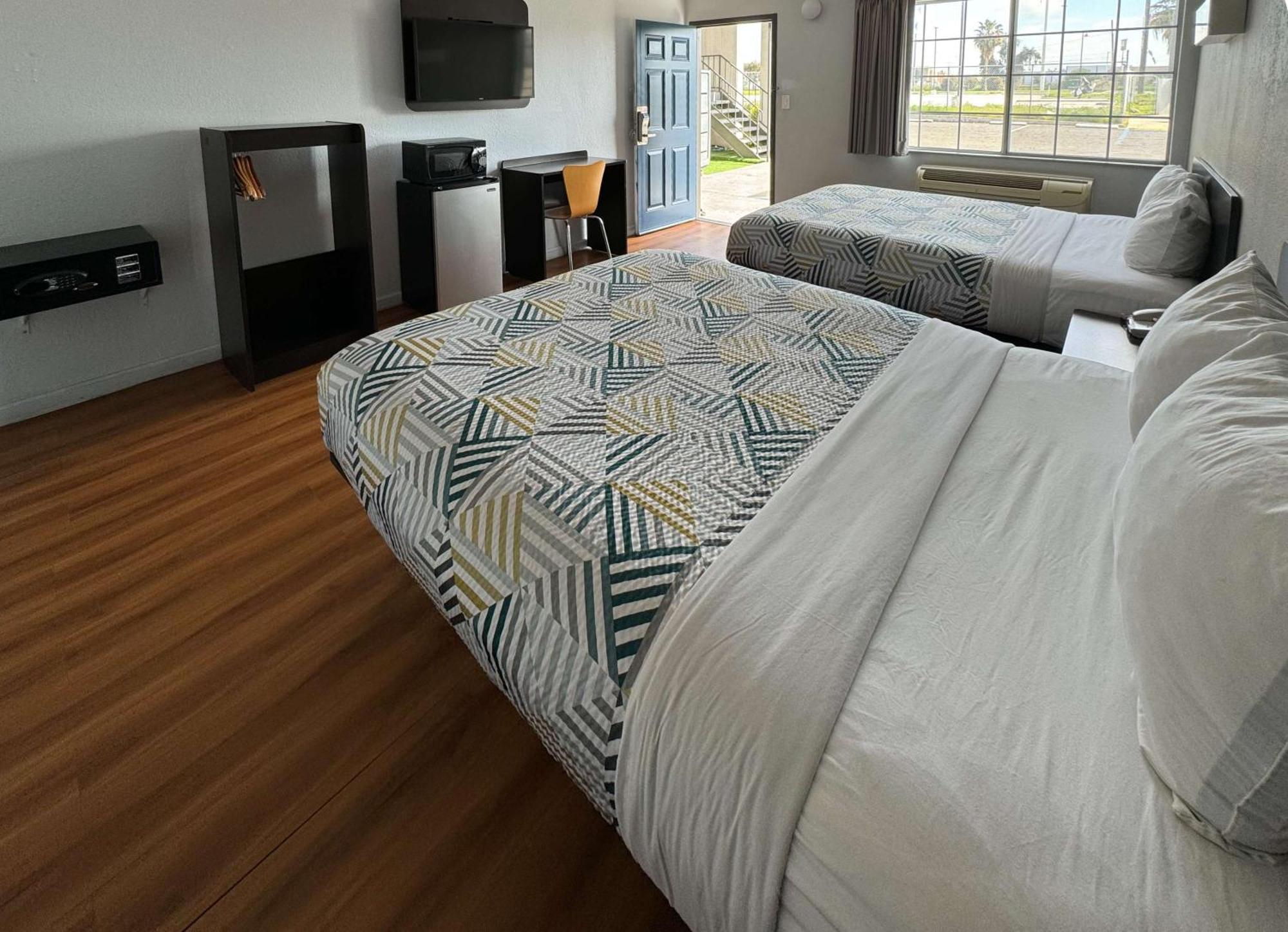 Motel 6-Delano, Ca Екстериор снимка