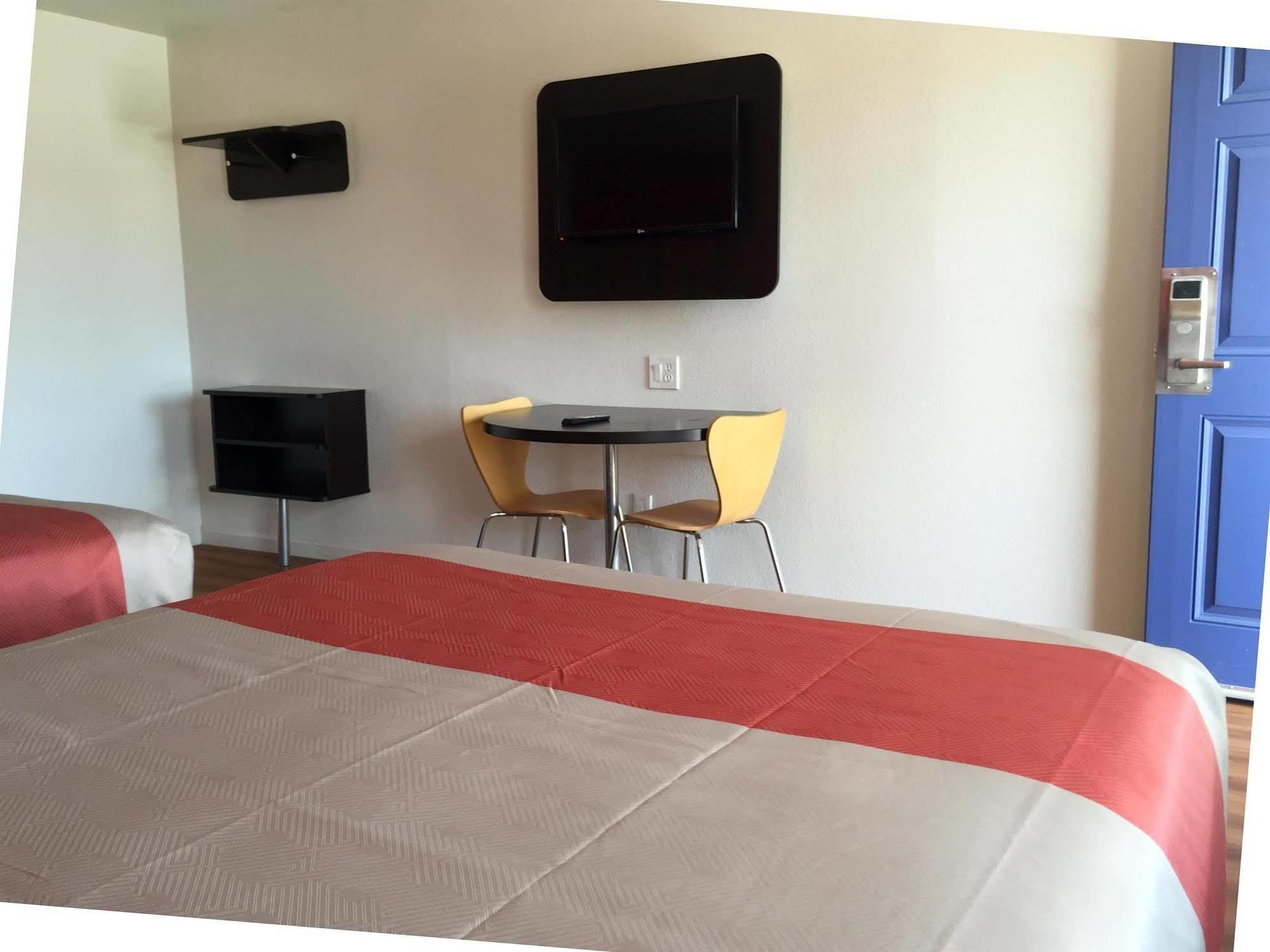 Motel 6-Delano, Ca Екстериор снимка