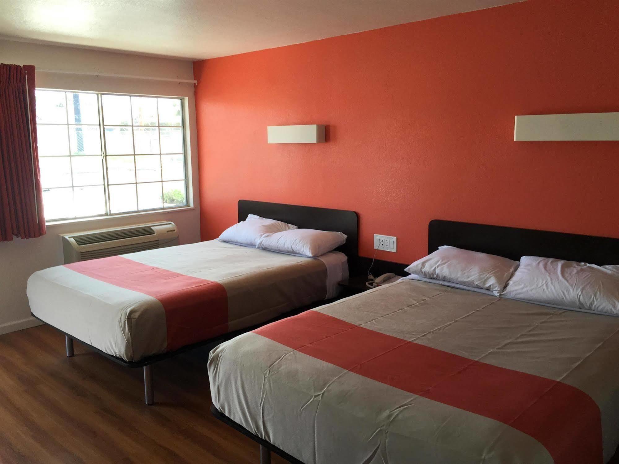 Motel 6-Delano, Ca Екстериор снимка