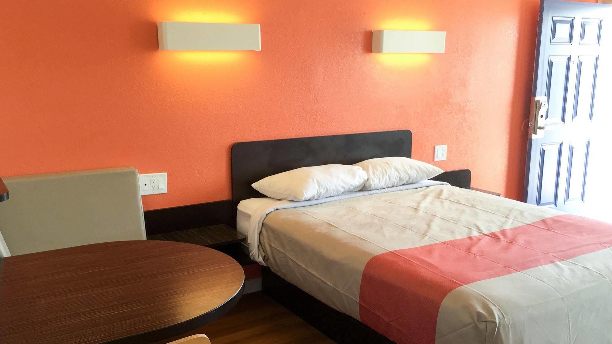 Motel 6-Delano, Ca Екстериор снимка