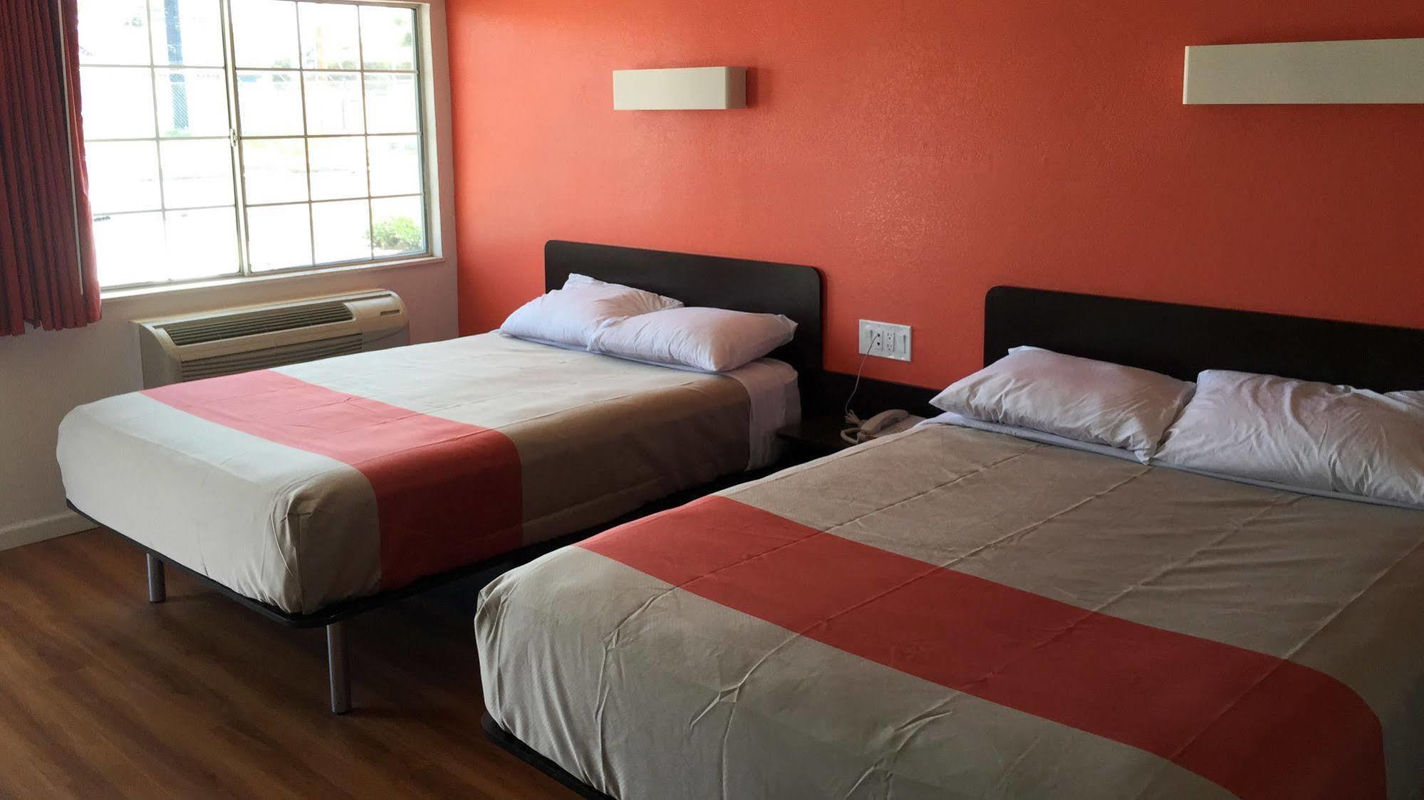 Motel 6-Delano, Ca Екстериор снимка